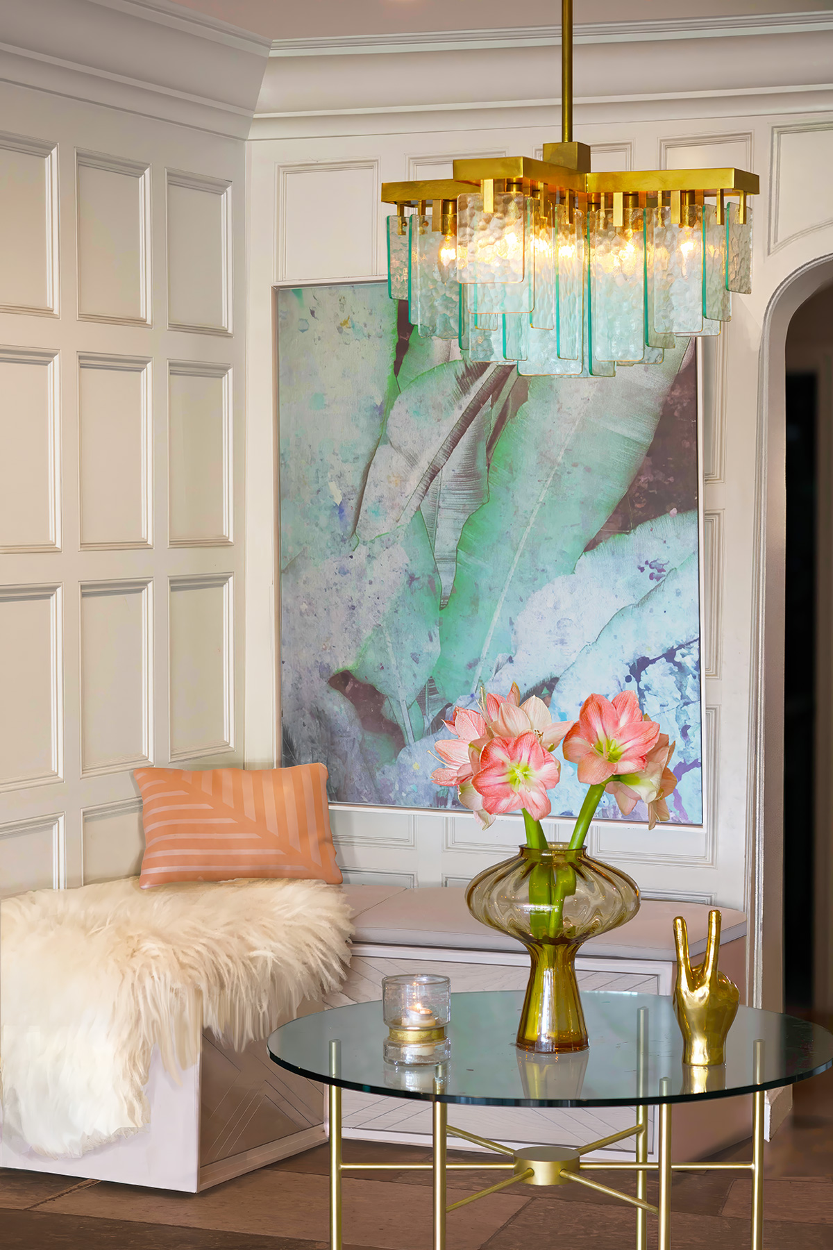Kim Colwell uses feng shui and biophilic modalities on her home refresh and interior design project in Los Angeles, or world-wide by zoom. 